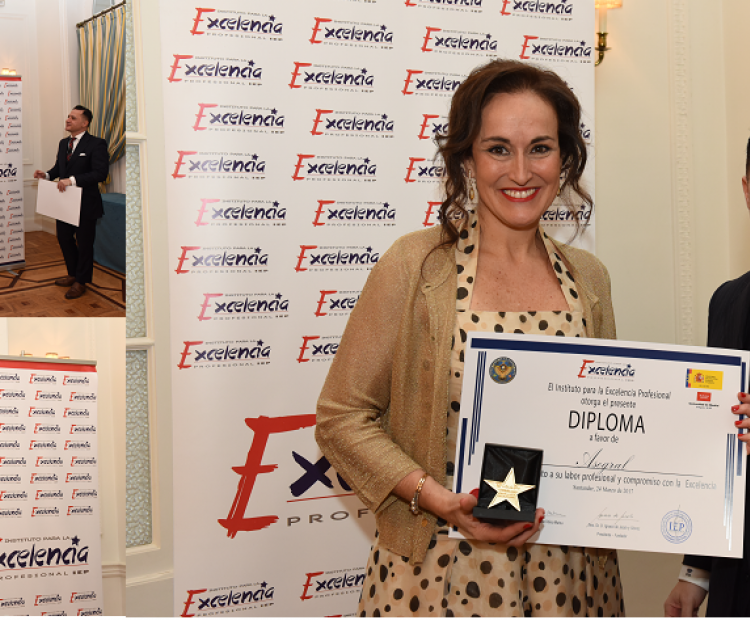  Recogiendo la Estrella de Oro a la Excelencia Profesional 